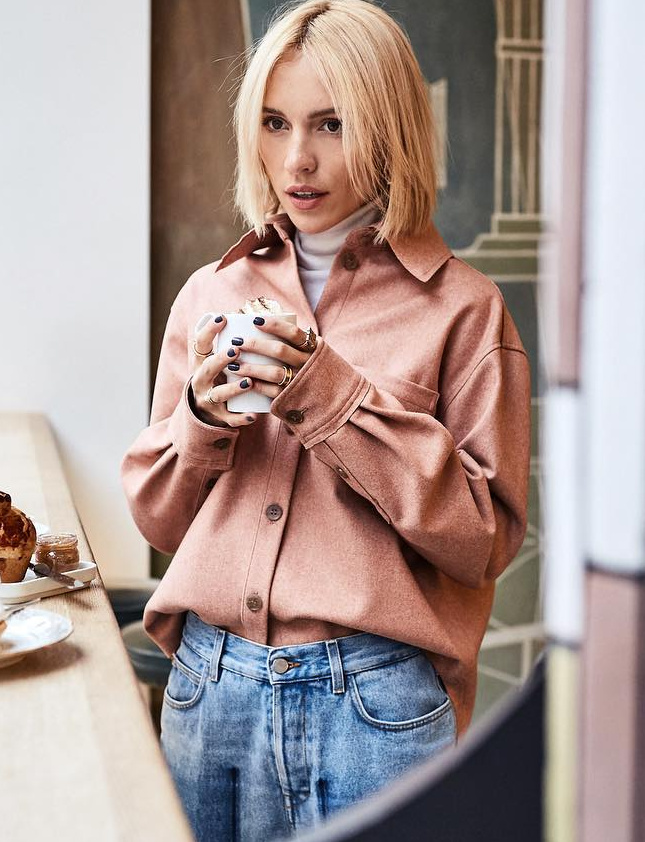 Ample surchemise rose poudr� + sous pull + jean neige = le bon mix