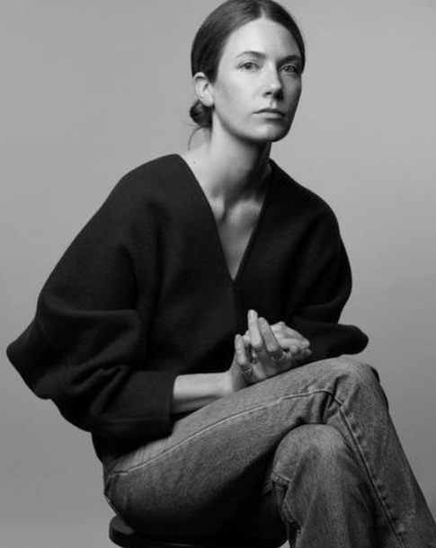 Plus le haut est chic, plus le jean s'impose !