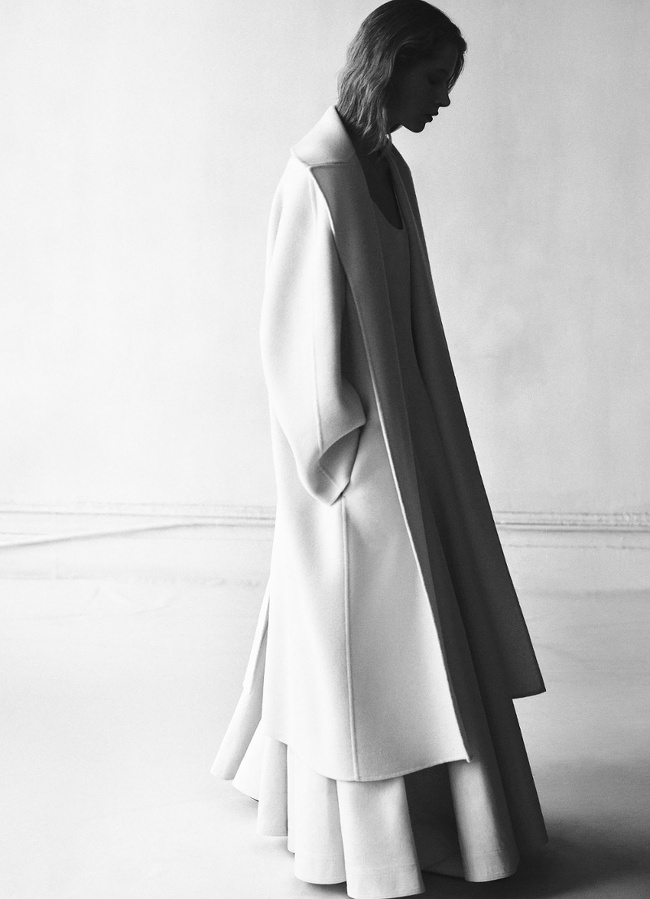 M�lant d�gaine monacale et �l�gance intemporelle, cette silhouette ne manque pas d'allure !