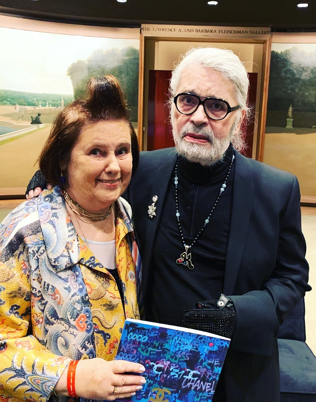 Qui aurait cru que l'absence de lunettes de soleil pourrait autant changer la physionomie d'un visage ?