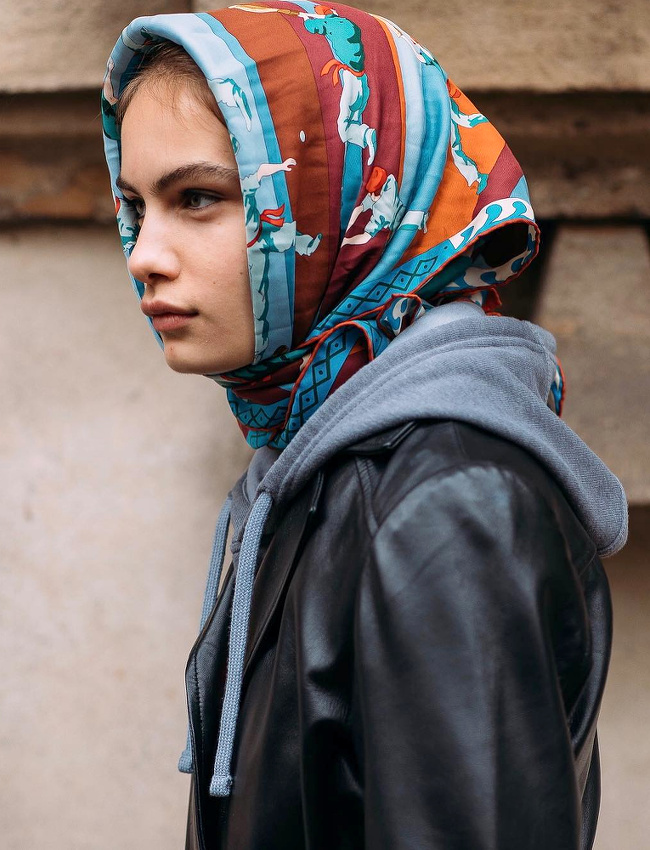 Pour ou contre le retour du fichu ?