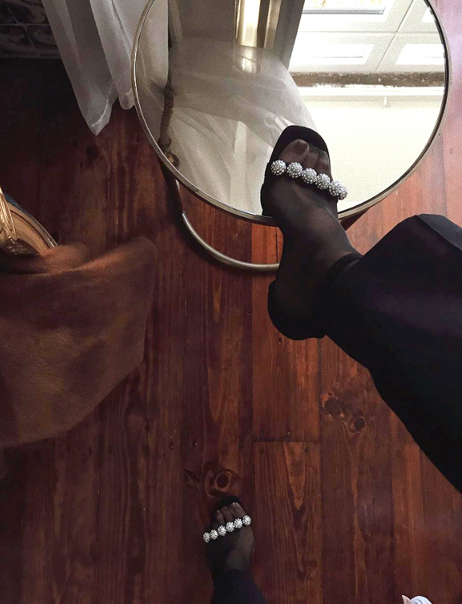 Pour ou contre les collants dans les sandales ?