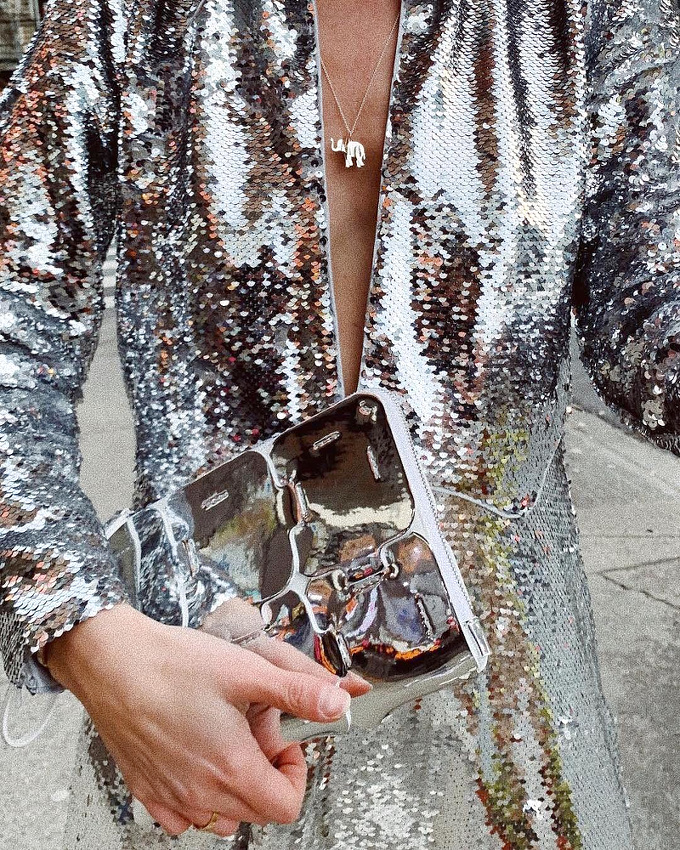 Zip + paillettes = le bon mix