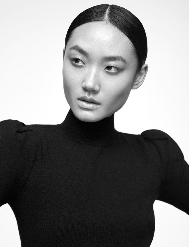 M�lant rigueur et s�v�rit�, ce look ne manque pas d'�l�gance glacialement chic !