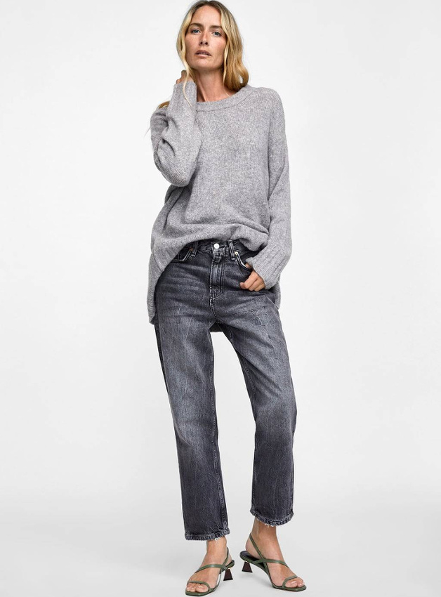 Rien de tel qu'une paire de sandales � talons d�nudant le pied pour sophistiquer un look casual !