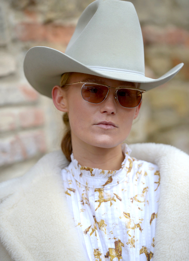 Quand la fashionista se r�ve en cow-girl !