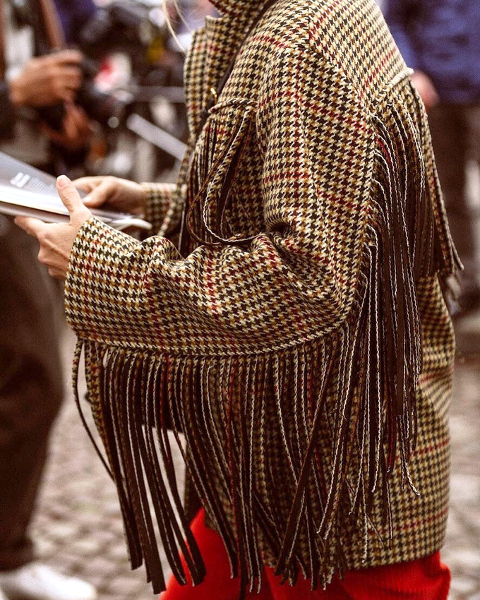 Pour ou contre le mariage entre motif pied-de-poule et franges de cow-boy ?