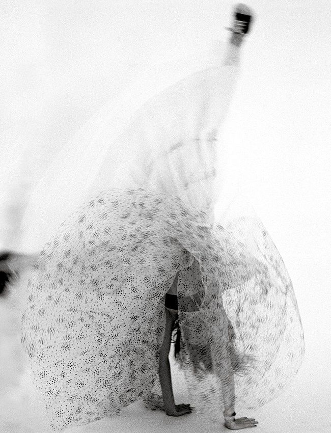 Toujours laisser le mouvement prendre le pouvoir sur le v�tement...