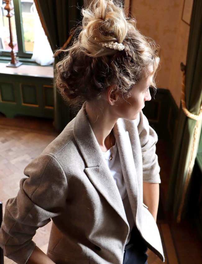 Coiffure d�sordonn�e + barrette chic = le bon mix