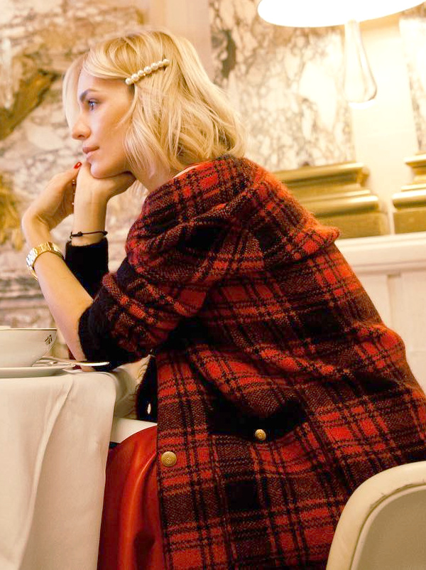 Carreaux �cossais + barrette bling-bling = le bon mix