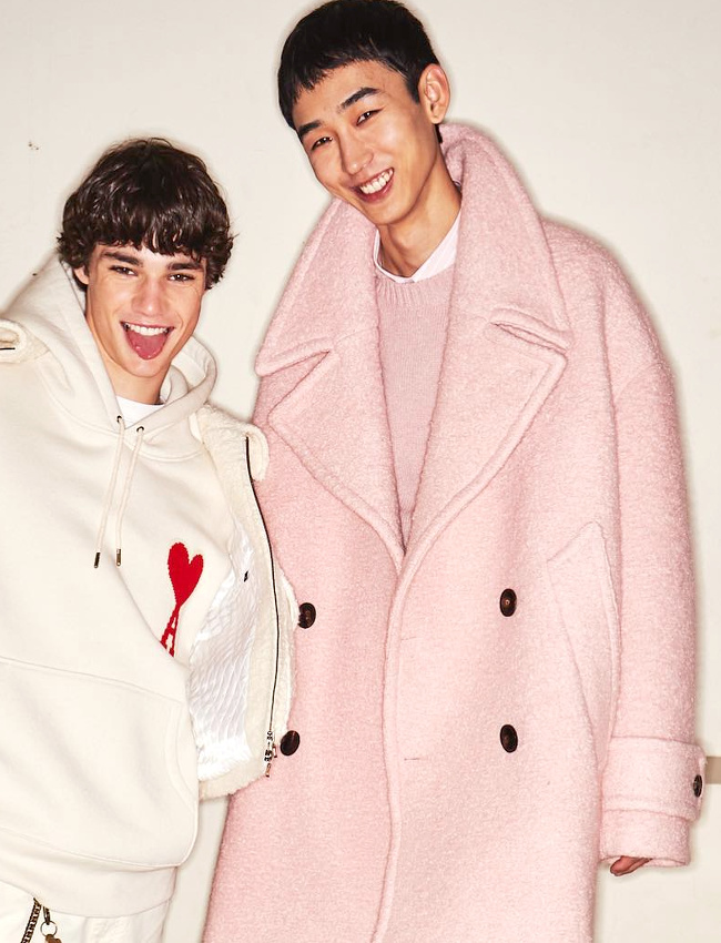 On piquerait bien � ce jeune homme son caban oversize saveur chamallow !