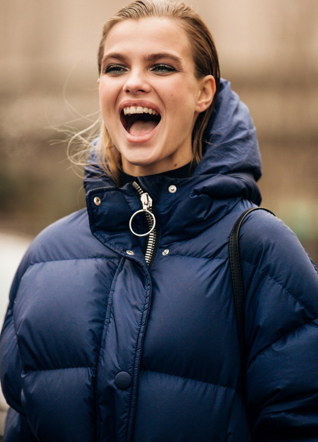 D�clin�e en bleu marine, la doudoune prend des allures d'intemporel irr�sistible