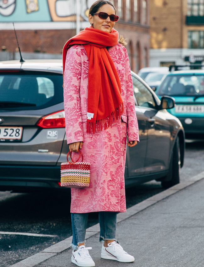 Rouge + rose + jean = le bon mix