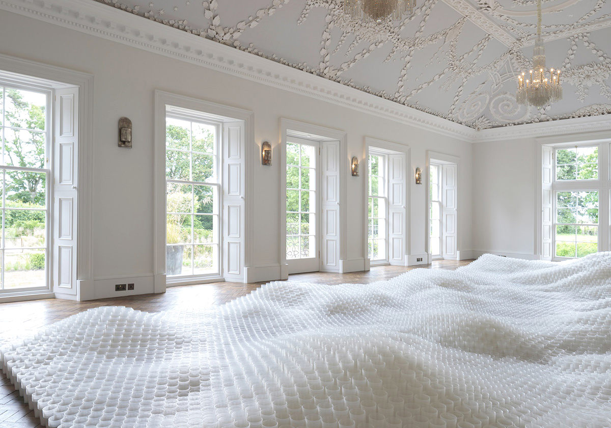 Les vagues de plastique de Tara Donovan ou la m�taphore des oc�ans d'aujourd'hui