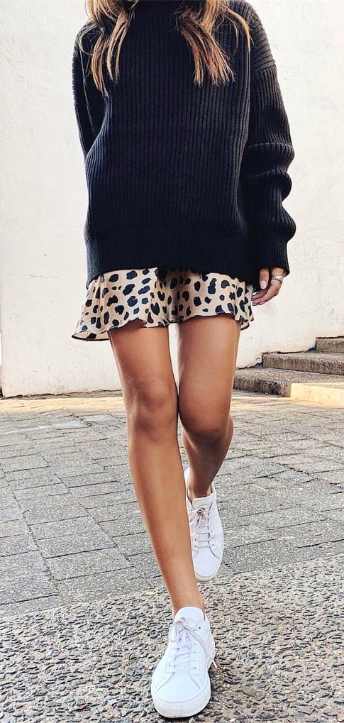 Rien de tel qu'un gros pull pour apaiser une mini jupe !