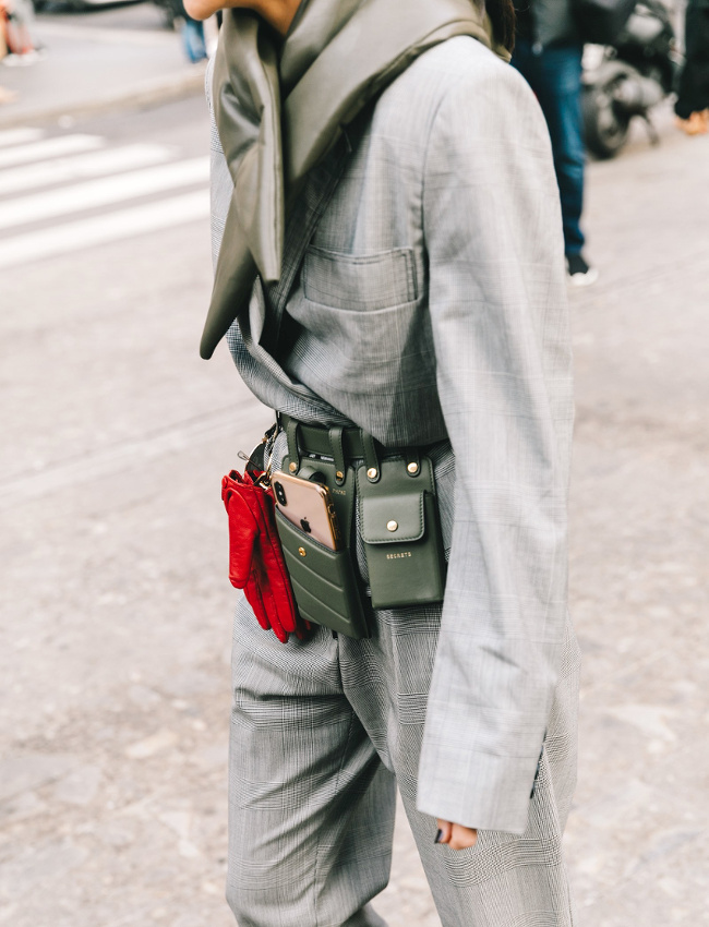 Le n�o kit mains-libre de la femme moderne...