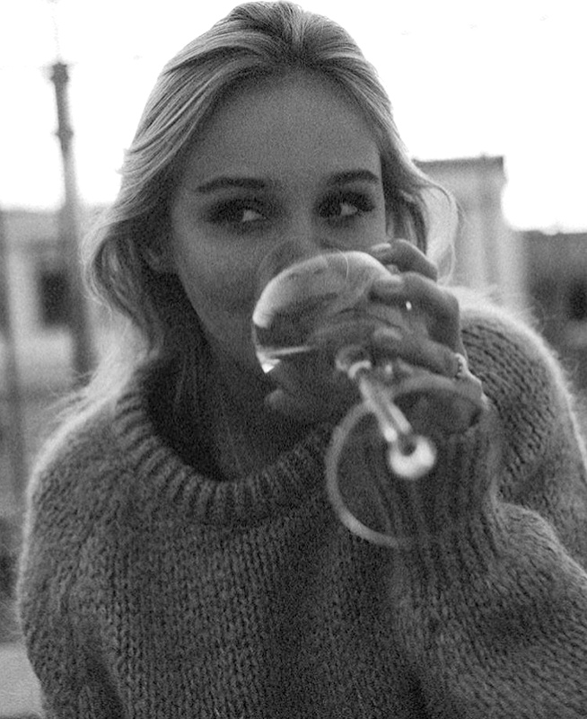 Temps frais de fin de journ�e + gros pull + verre de Chardonnay = le d�but du bonheur