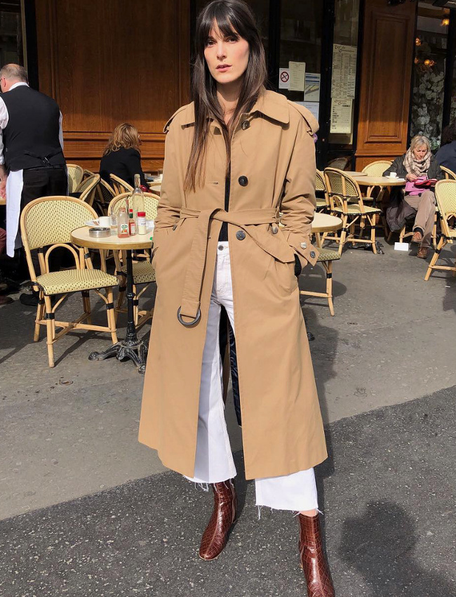 Trench camel + jean flare blanc 7/8 = le bon mix