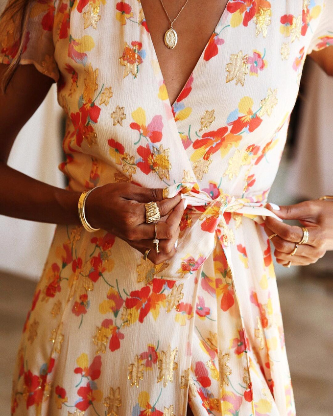 M�lant touche glitter et effluves r�tro, cet imprim� fleuri a tout bon !