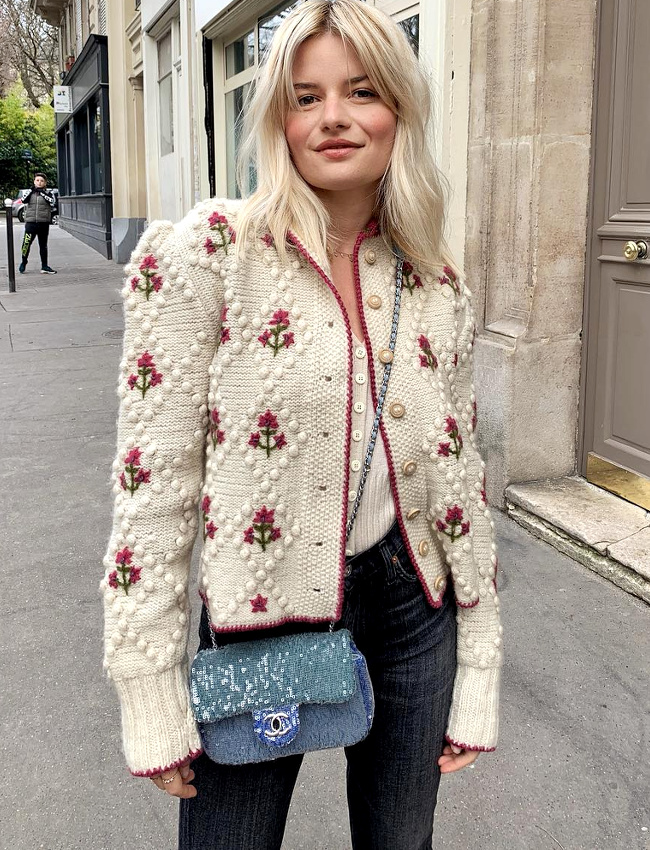 Oui au cardigan d�suet port� avec fra�cheur !