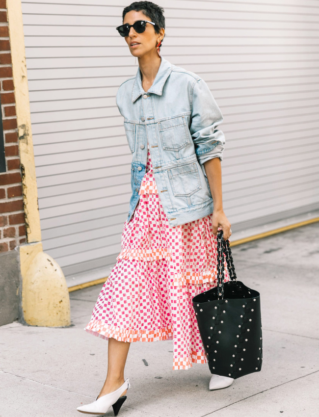 Il est temps de troquer notre veste d'hiver contre un blouson en jean l�g�rement oversize !