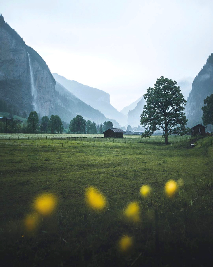 Falaises vertigineuses + �tendues verdoyantes + cabane isol�e = le bon mix