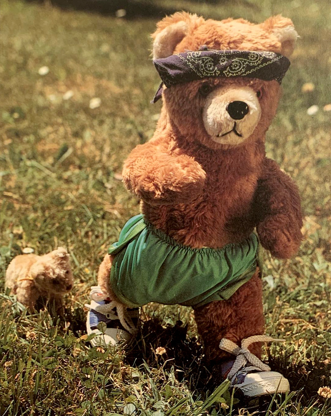 Regard d�termin� + mini short vert = le bon mix sporty