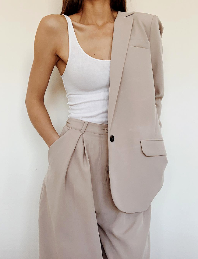 Marcel ultra moulant + costume XL = le bon mix