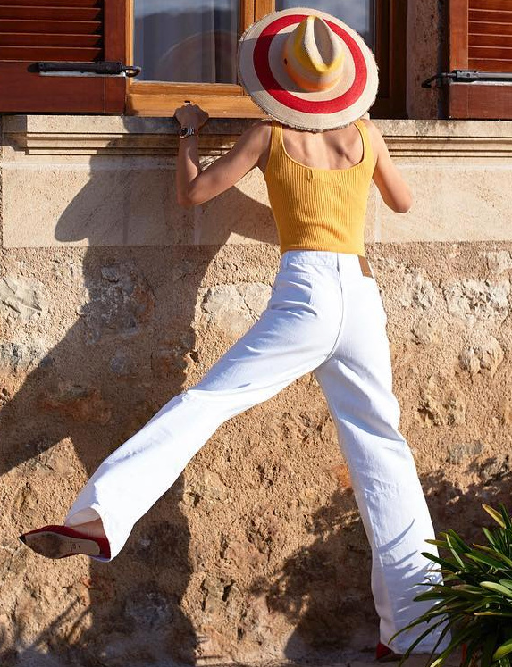 Le jean flare blanc, l'indispensable basique printanier !