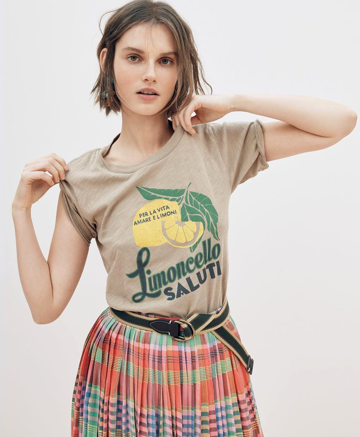 M�lant graphisme r�tro et fond kaki ultra light, ce tee-shirt a tout bon !