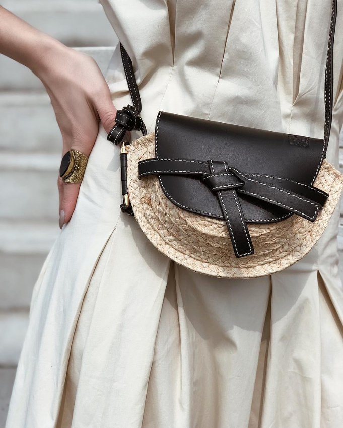 Quand la paille tress�e se travaille en mode micro-trendy