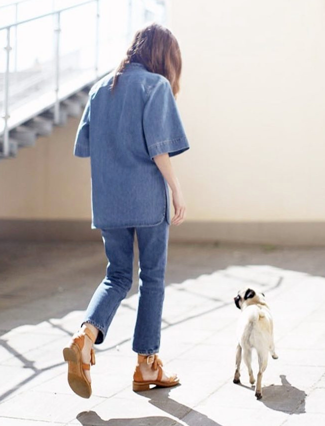 Quand le total look denim se fait plus minimaliste que western !