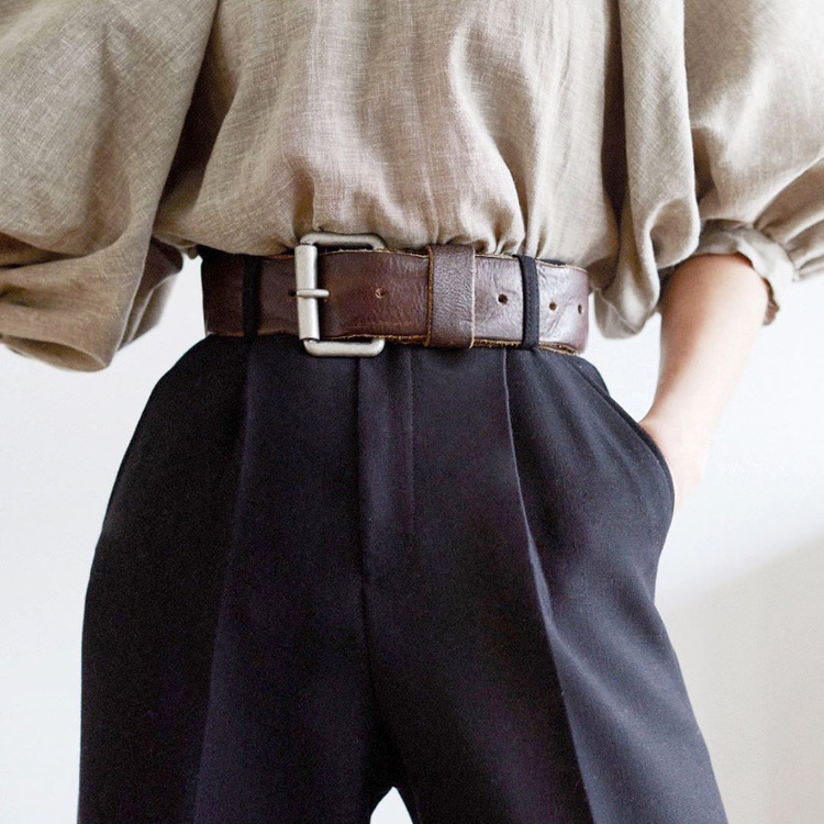 Brut et masculine, cette ceinture offre un ind�niable suppl�ment d'�me au pantalon port� taille haute