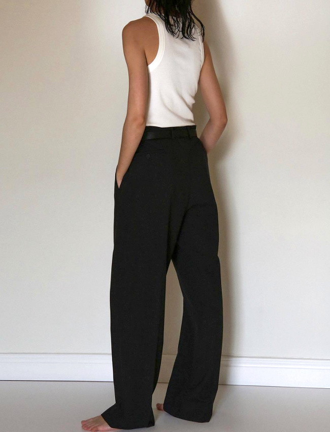 Marcel �troit blanc + pantalon de costume XL = le bon mix