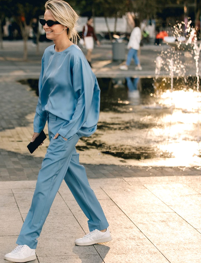 Toujours miser sur un duo de textures pour r�veiller une tenue monochrome !