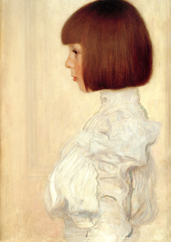 Blouse romantique + coupe stricte = le bon mix