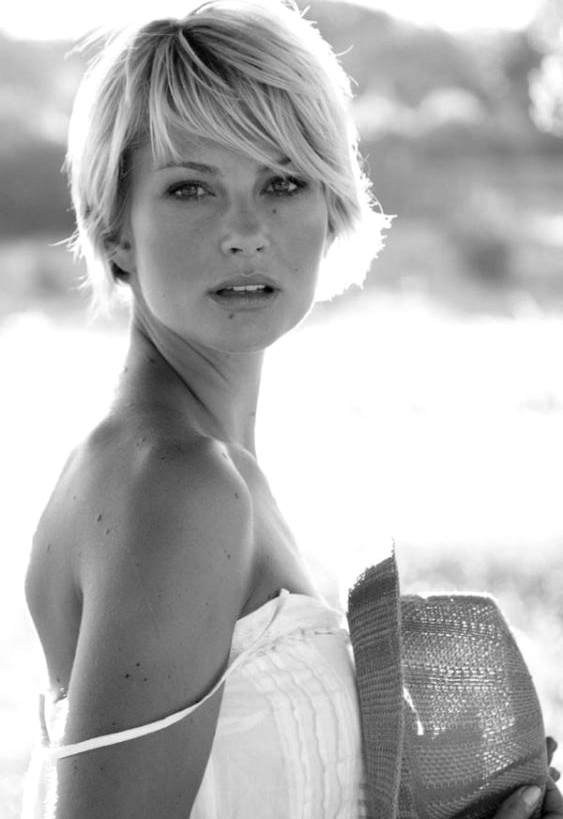 Entre frange et longueurs flirtant avec le lobes des oreilles, cette petite coupe a tout bon !