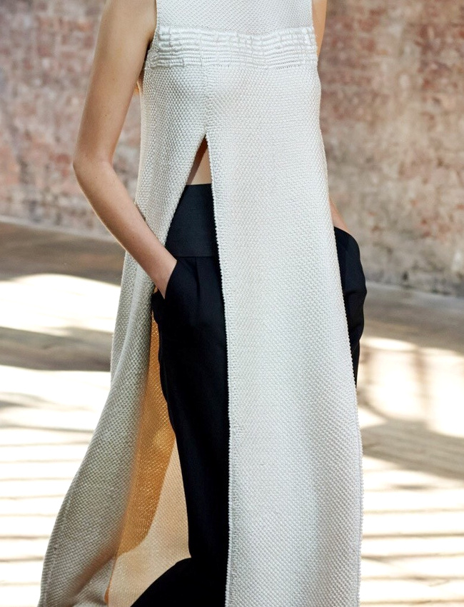 M�lant modernit� sensuelle et androgynie revisit�e, ce look a tout bon !