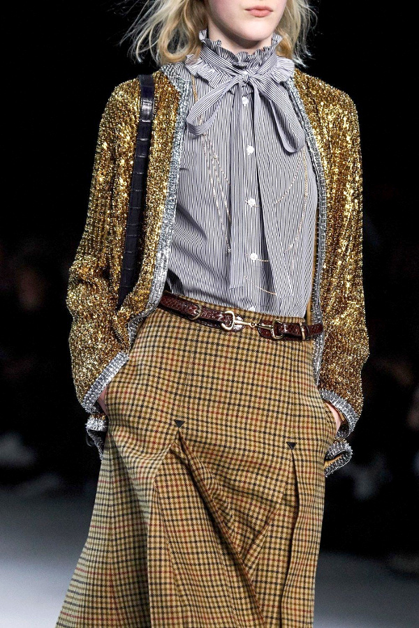 Oui au mix and match bourgeois/glitter !