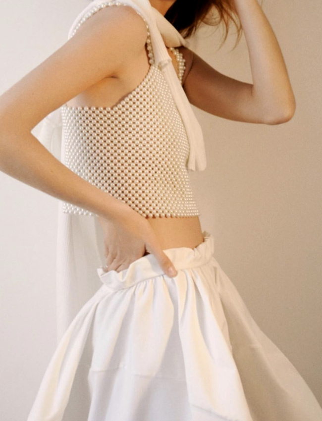 Top en perles + maxi jupon rustique = le bon mix