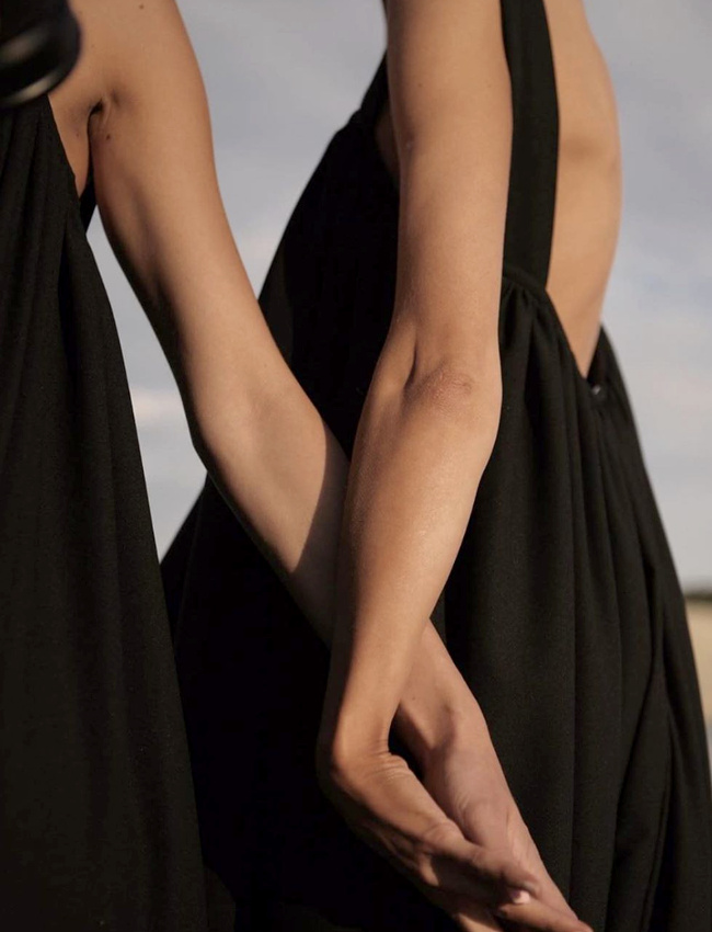 Wanted : une ample robe noire estivale !