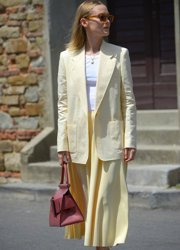 Jaune p�le + blanc + framboise d�lav�e = le bon mix