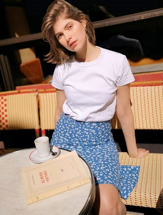 Le tee-shirt blanc col rond, le meilleur alli� des petites robes fleuries !