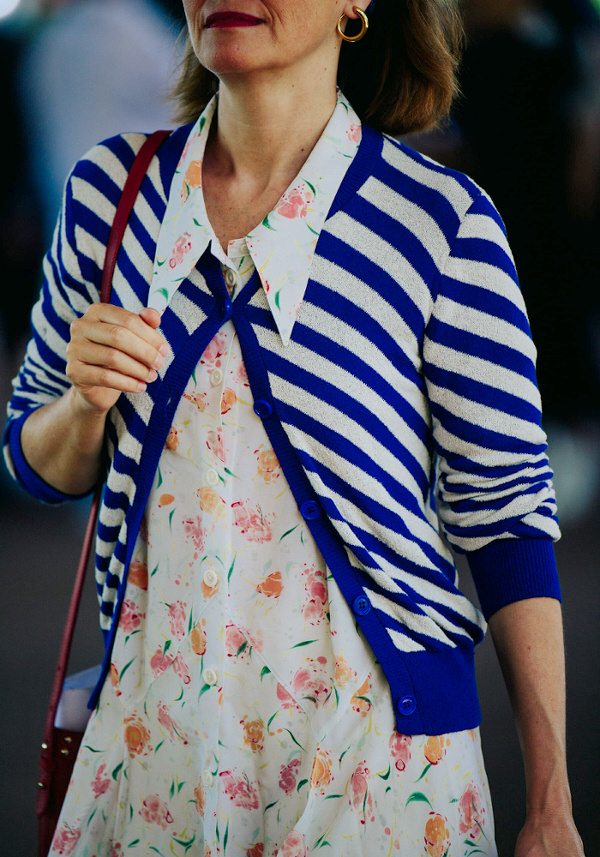 Rayures diagonales + imprim� fleuri = le bon mix