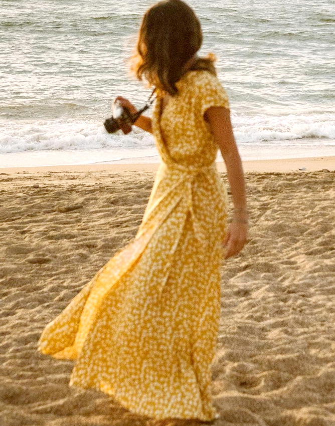 Coupe portefeuille + imprim� jaune fleuri = le bon mix