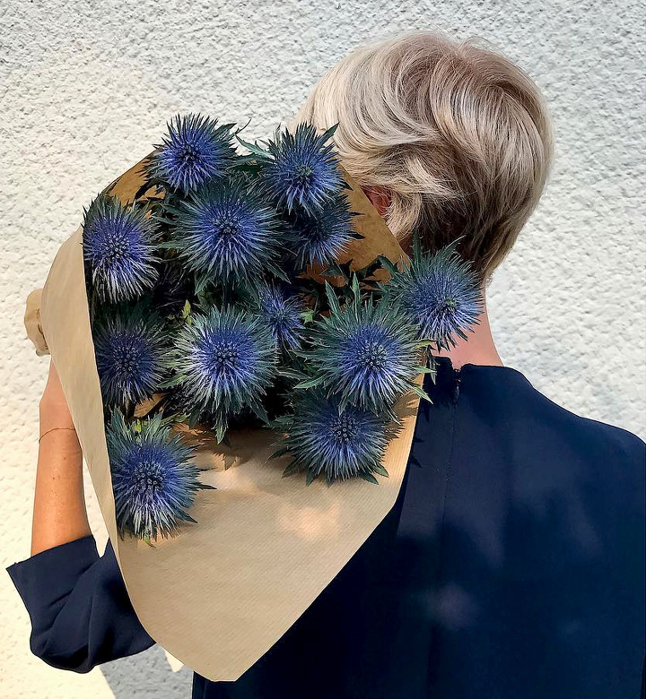 Toujours accorder la teinte de ses fleurs � celle de sa tenue !