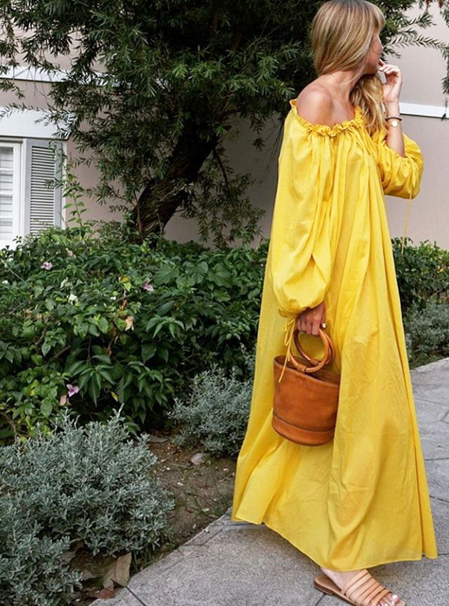 Oui au duo longue robe estivale/sac seau en cuir !