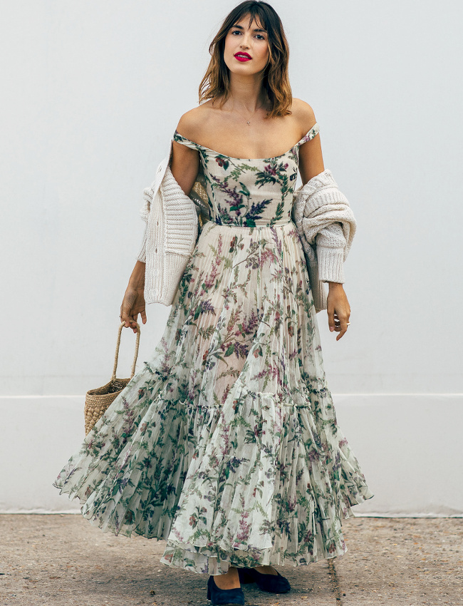 Twister une longue robe chic au contact d'un gilet en grosse maille est souvent une bonne id�e !