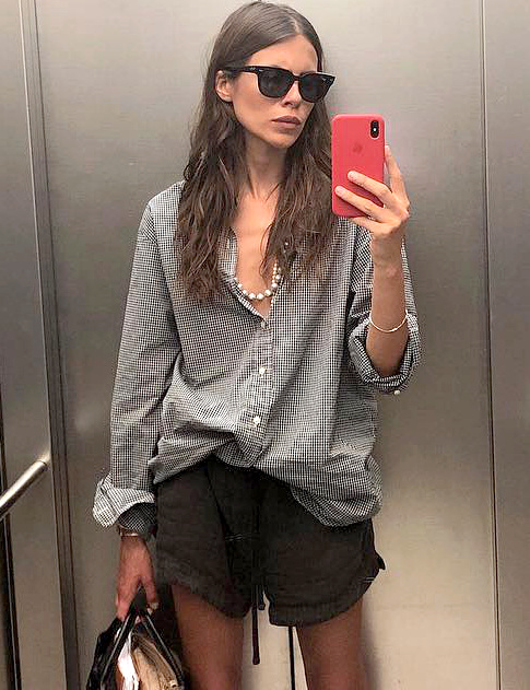 Perles + look boyish estival = le bon mix