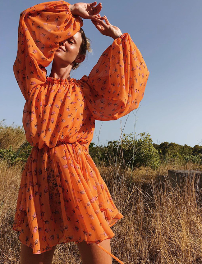 Orange mouchet� + mini longueur + manches bouffantes = le bon mix